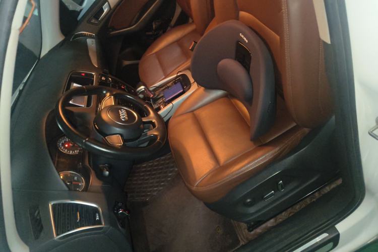 Used Audi Q5 2013 40 TFSI Ambition Left Front Seat