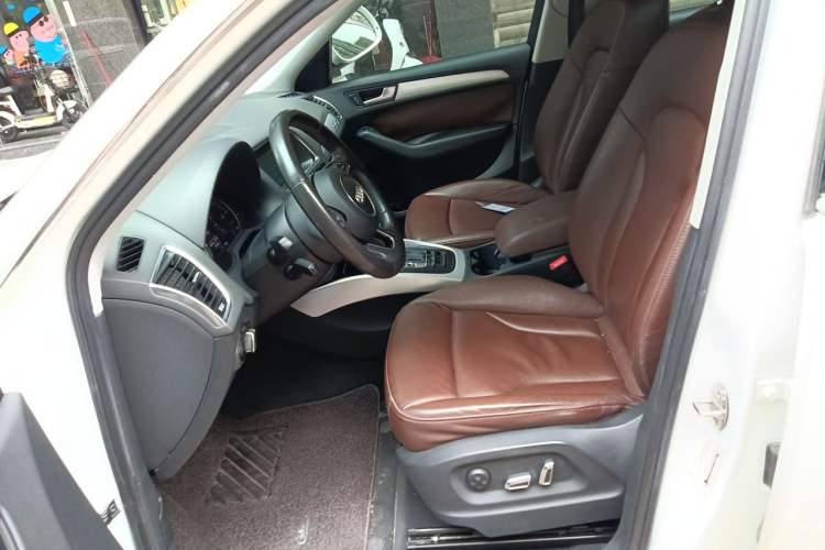 Used Audi Q5 2013 40 TFSI Technology Edition Left Front Seat