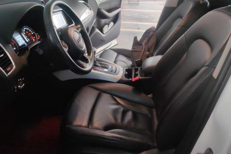 Used Audi Q5 2013 40 TFSI Technology Edition Left Front Seat