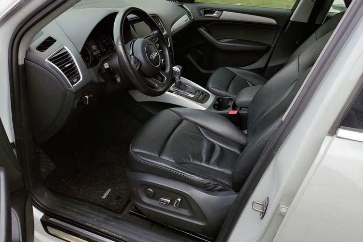 Used Audi Q5 2013 40 TFSI Technology Edition Left Front Seat