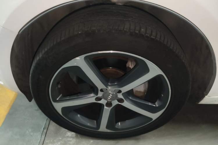 Used Audi Q5 2013 45 TFSI quattro Sport Edition Left Front Wheel Hub