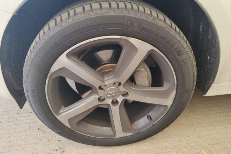 Used Audi Q5 2013 45 TFSI quattro Sport Edition Left Front Wheel Hub