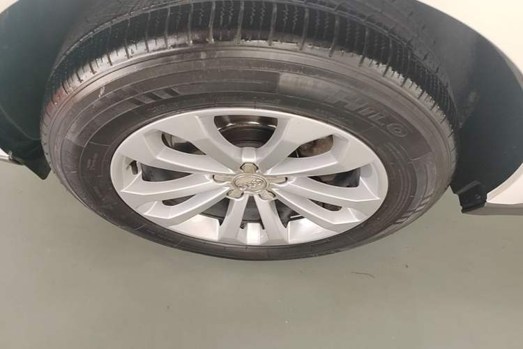 Used Audi Q5 2013 40 TFSI Technology Edition Left Front Wheel Hub