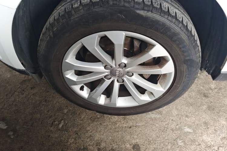 Used Audi Q5 2013 40 TFSI Technology Edition Left Front Wheel Hub