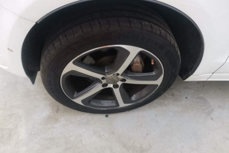 Used Audi Q5 2013 45 TFSI quattro Sport Edition Left Front Wheel Hub