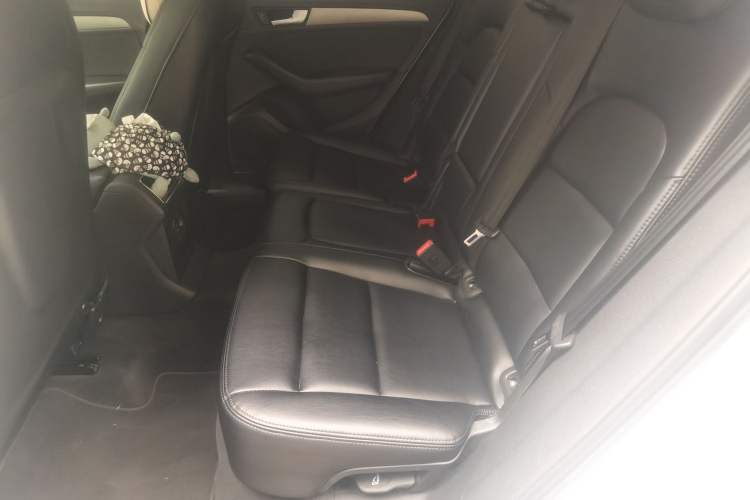 Used Audi Q5 2013 40 TFSI Ambition Left Rear Seat