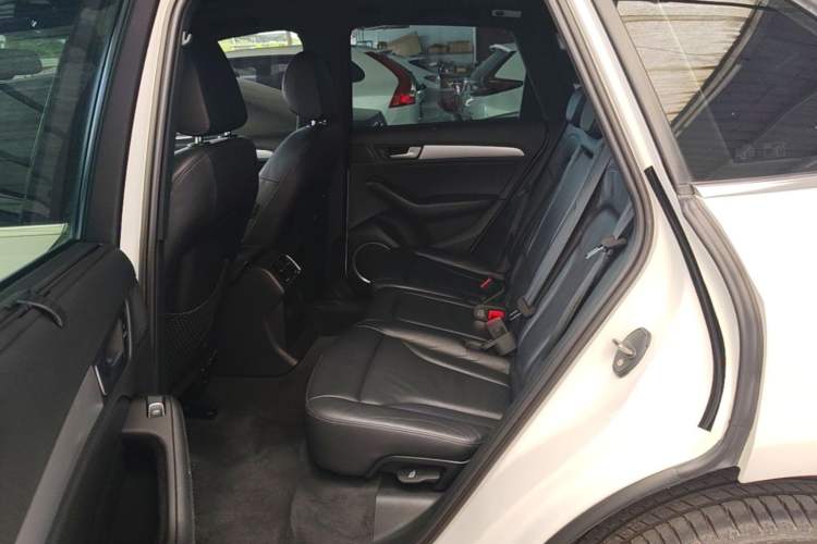 Used Audi Q5 2013 45 TFSI quattro Sport Edition Left Rear Seat