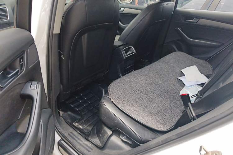Used Audi Q5 2013 40 TFSI Ambition Left Rear Seat