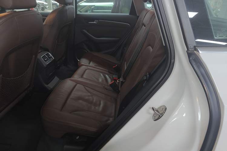 Used Audi Q5 2013 40 TFSI Comfort Edition Left Rear Seat