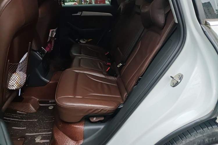 Used Audi Q5 2013 40 TFSI Ambition Left Rear Seat