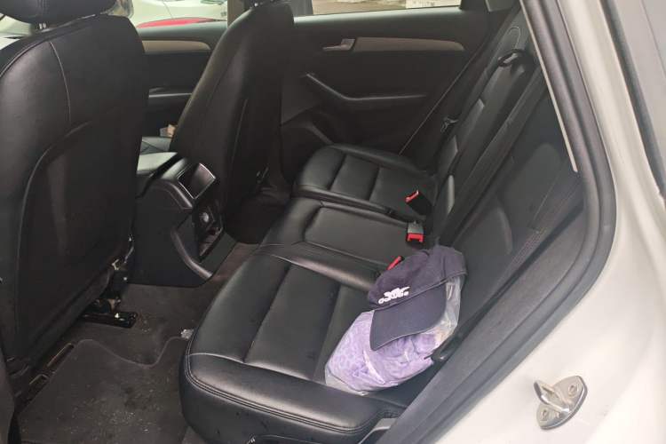 Used Audi Q5 2013 40 TFSI Ambition Left Rear Seat