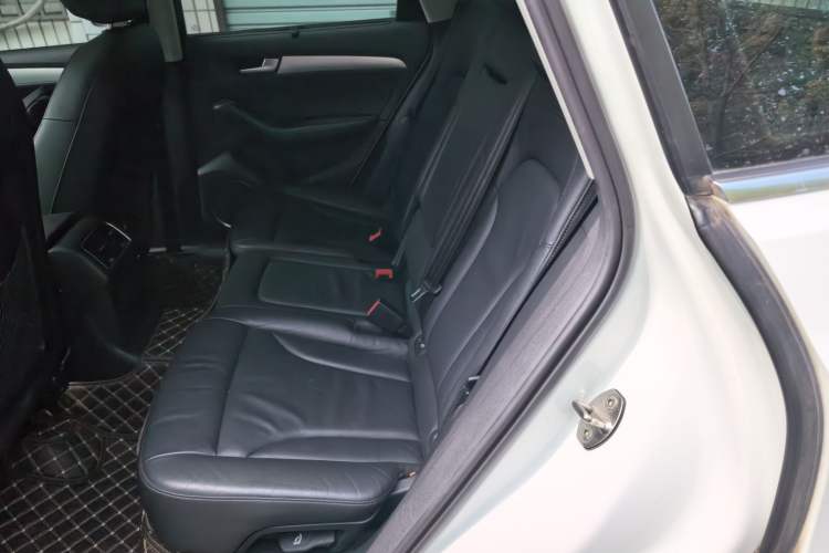 Used Audi Q5 2013 45 TFSI quattro Sport Edition Left Rear Seat