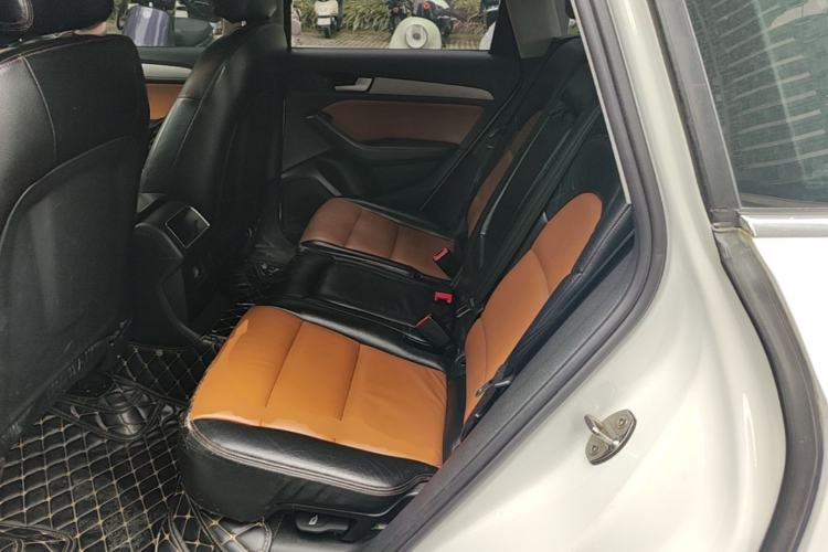 Used Audi Q5 2013 40 TFSI Ambition Left Rear Seat