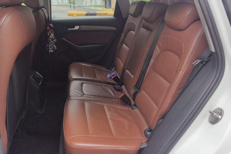 Used Audi Q5 2013 40 TFSI Ambition Left Rear Seat