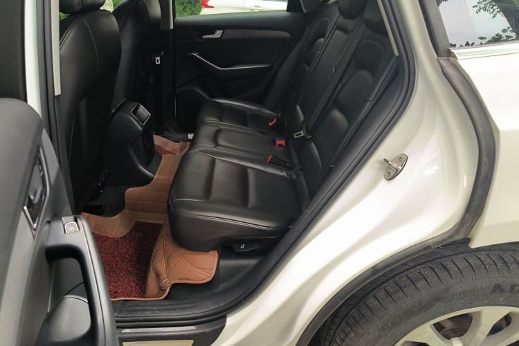 Used Audi Q5 2013 40 TFSI Ambition Left Rear Seat