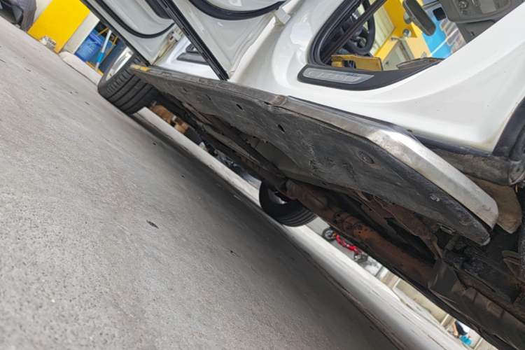 Used Audi Q5 2013 40 TFSI Comfort Edition Left Side Sill