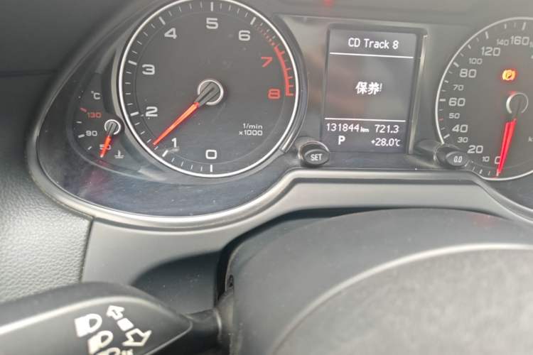 Used Audi Q5 2013 40 TFSI Ambition Odometer Close Up