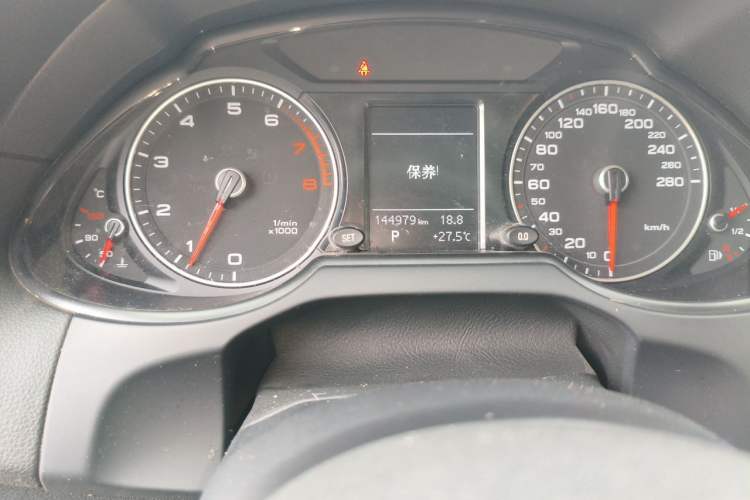 Used Audi Q5 2013 40 TFSI Technology Edition Odometer Close Up