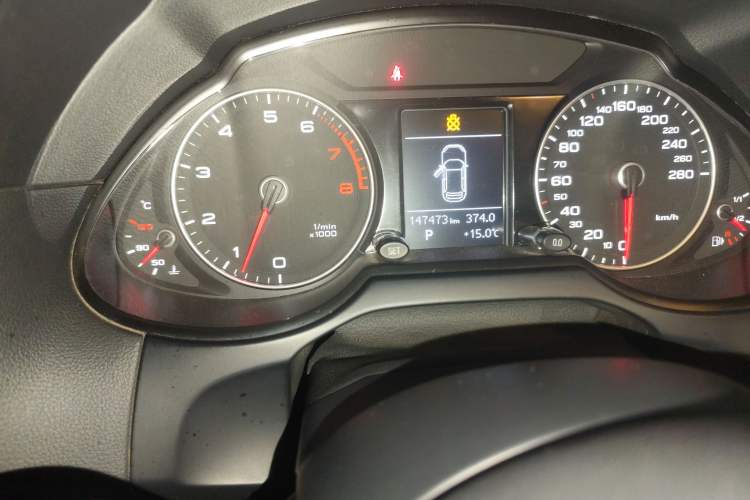 Used Audi Q5 2013 40 TFSI Technology Edition Odometer Close Up