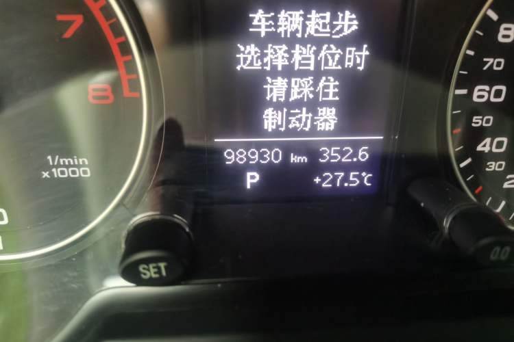 Used Audi Q5 2013 40 TFSI Ambition Odometer Close Up