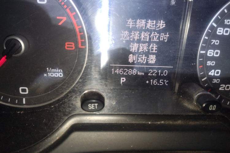 Used Audi Q5 2013 40 TFSI Technology Edition Odometer Close Up