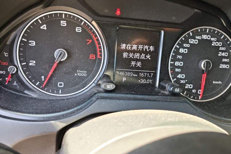 Used Audi Q5 2013 40 TFSI Ambition Odometer Close Up