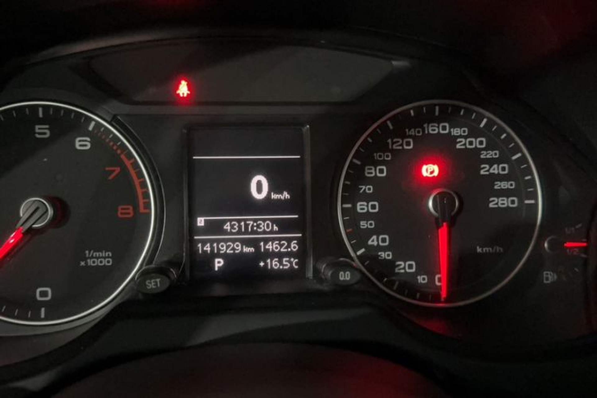 Used Audi Q5 2013 40 TFSI Technology Edition Odometer Close Up