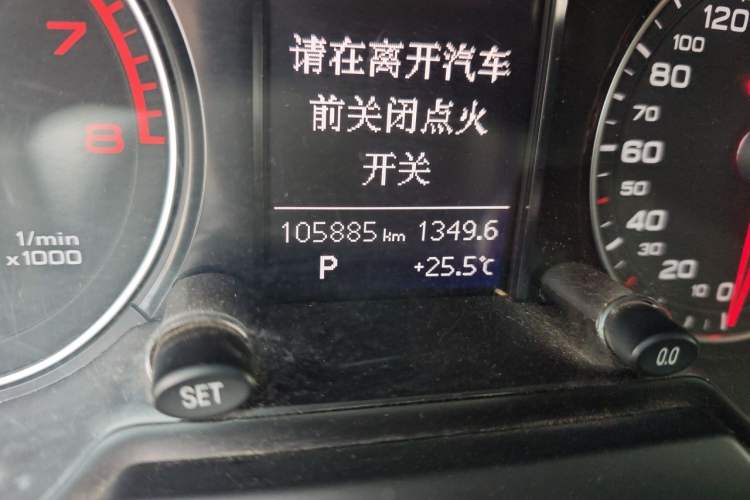 Used Audi Q5 2013 40 TFSI Technology Edition Odometer Close Up