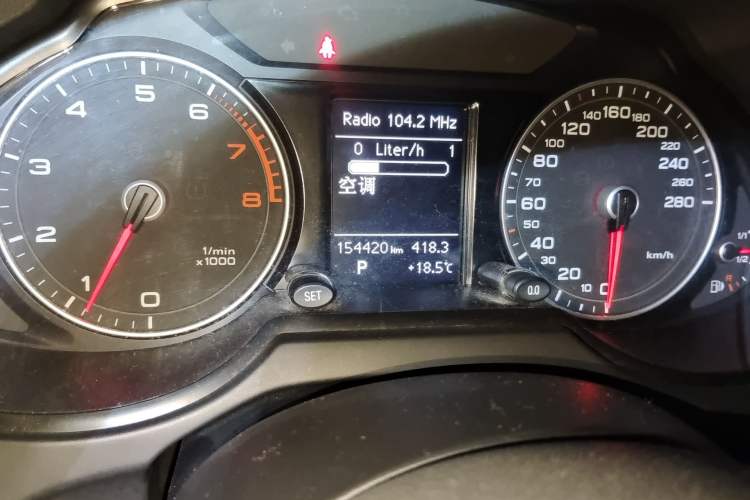 Used Audi Q5 2013 40 TFSI Ambition Odometer Close Up