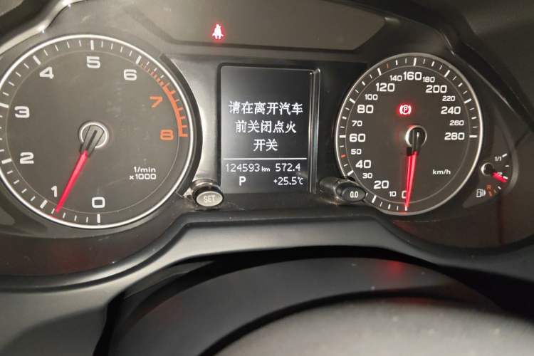 Used Audi Q5 2013 40 TFSI Technology Edition Odometer Close Up