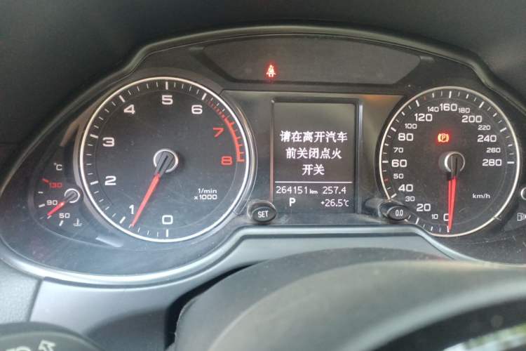 Used Audi Q5 2013 40 TFSI Technology Edition Odometer Close Up