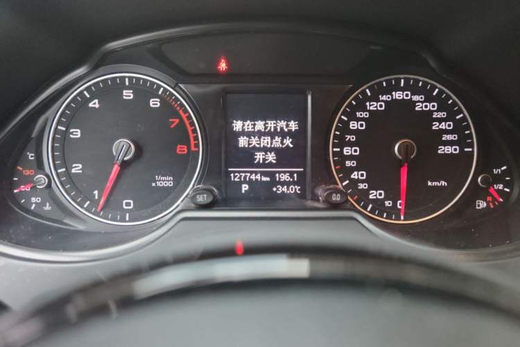 Used Audi Q5 2013 40 TFSI Ambition Odometer Close Up