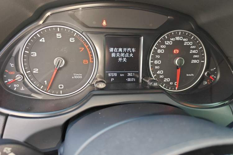 Used Audi Q5 2013 45 TFSI quattro Sport Edition Odometer Close Up
