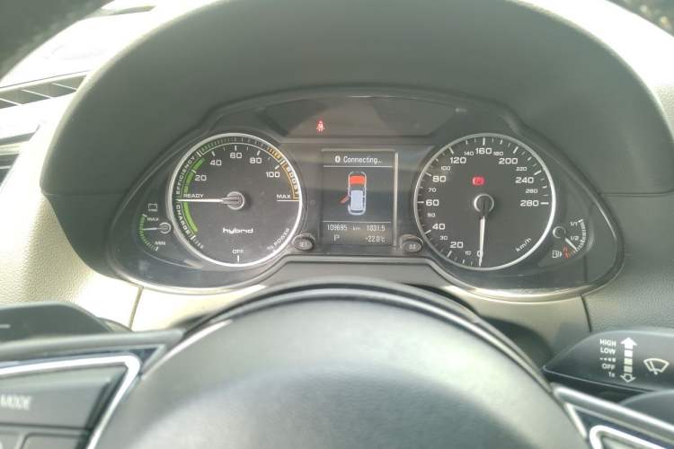 Used Audi Q5 2013 40 TFSI hybrid Odometer Close Up