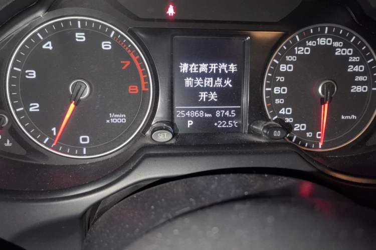 Used Audi Q5 2013 40 TFSI Technology Edition Odometer Close Up
