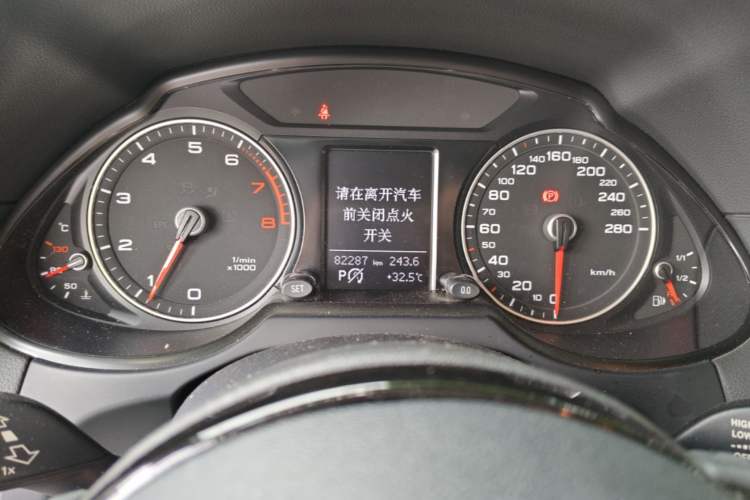 Used Audi Q5 2013 40 TFSI Ambition Odometer Close Up
