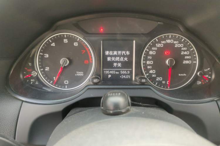 Used Audi Q5 2013 40 TFSI Technology Edition Odometer Close Up