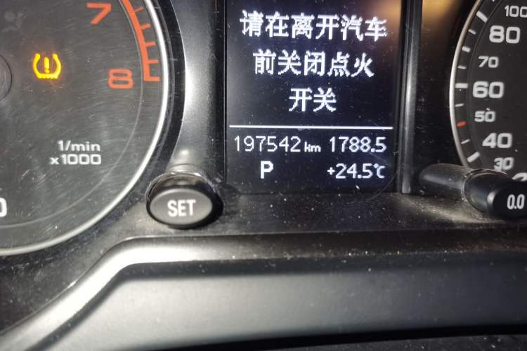 Used Audi Q5 2013 40 TFSI Technology Edition Odometer Close Up