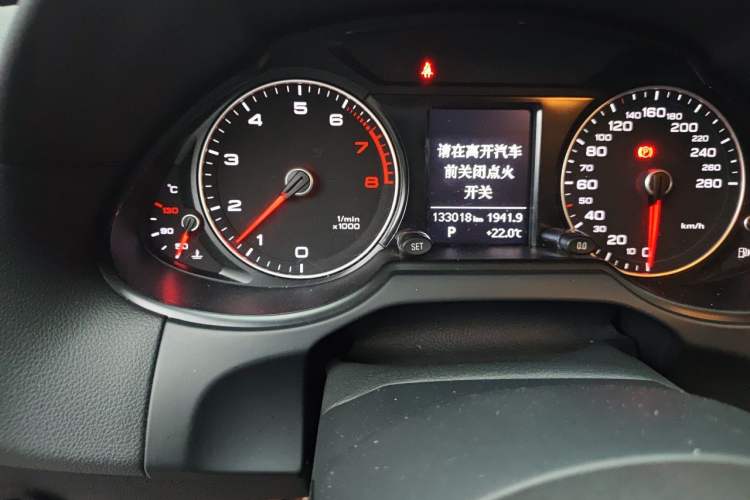 Used Audi Q5 2013 40 TFSI Ambition Odometer Close Up