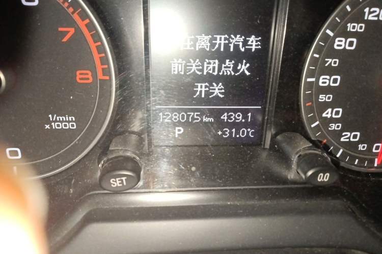Used Audi Q5 2013 40 TFSI Technology Edition Odometer Close Up
