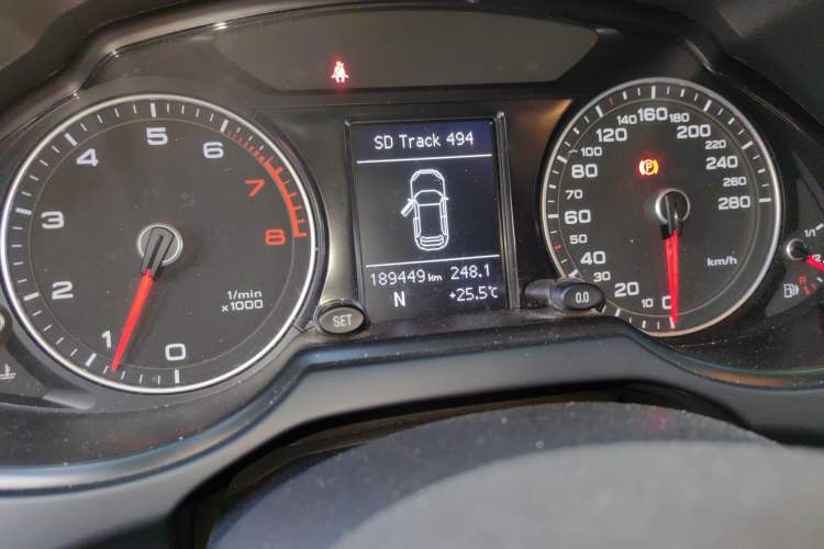 Used Audi Q5 2013 40 TFSI Technology Edition Odometer Close Up