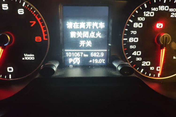 Used Audi Q5 2013 40 TFSI Technology Edition Odometer Close Up