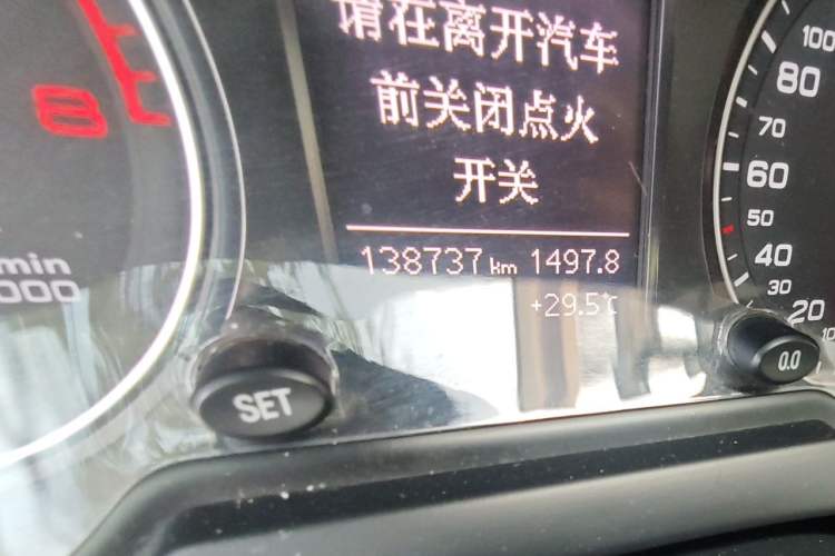 Used Audi Q5 2013 40 TFSI Technology Edition Odometer Close Up