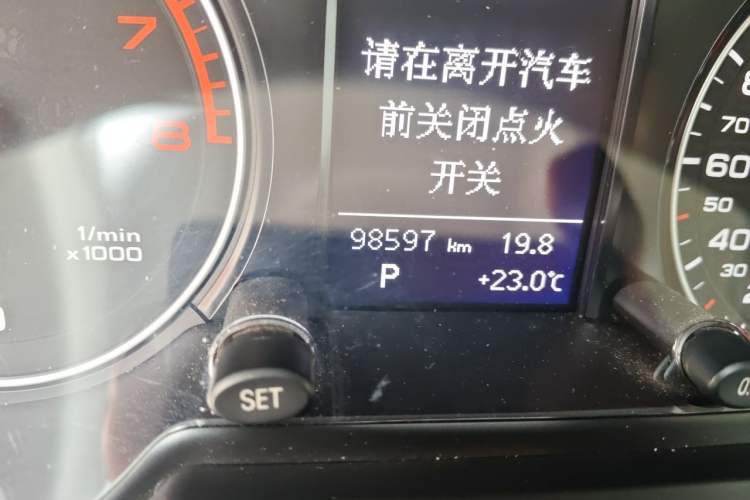 Used Audi Q5 2013 40 TFSI Ambition Odometer Close Up