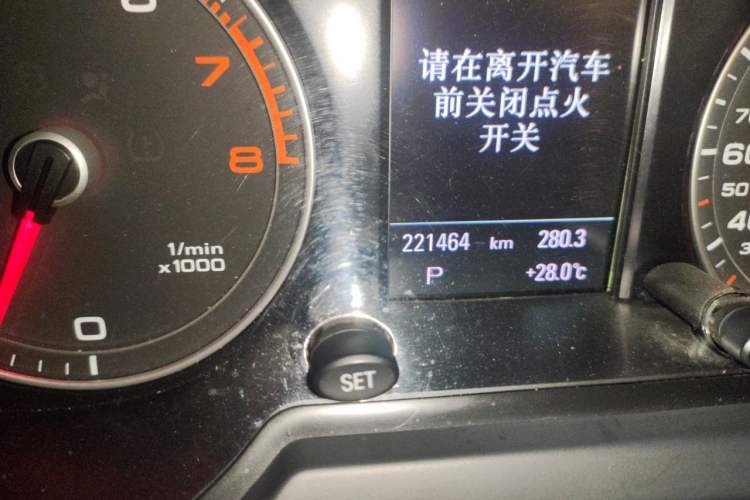 Used Audi Q5 2013 40 TFSI Technology Edition Odometer Close Up