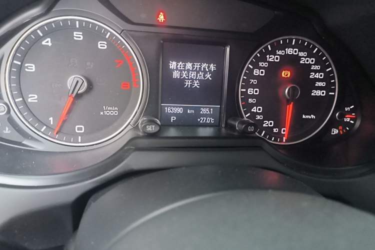 Used Audi Q5 2013 40 TFSI Ambition Odometer Close Up