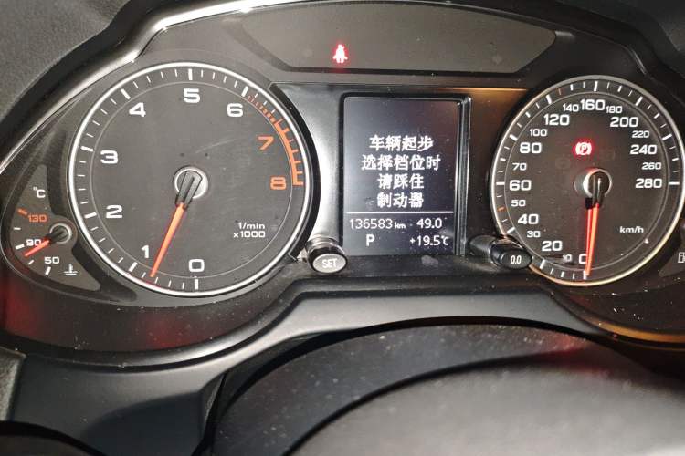 Used Audi Q5 2013 40 TFSI Technology Edition Odometer Close Up