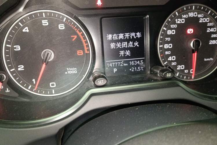 Used Audi Q5 2013 40 TFSI Technology Edition Odometer Close Up