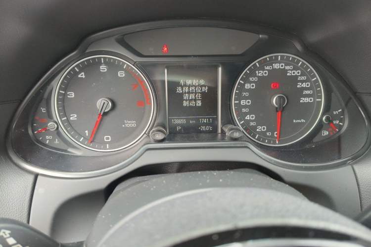 Used Audi Q5 2013 45 TFSI quattro Sport Edition Odometer Close Up