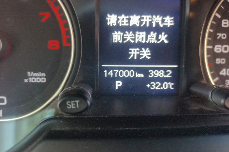 Used Audi Q5 2013 40 TFSI Technology Edition Odometer Close Up